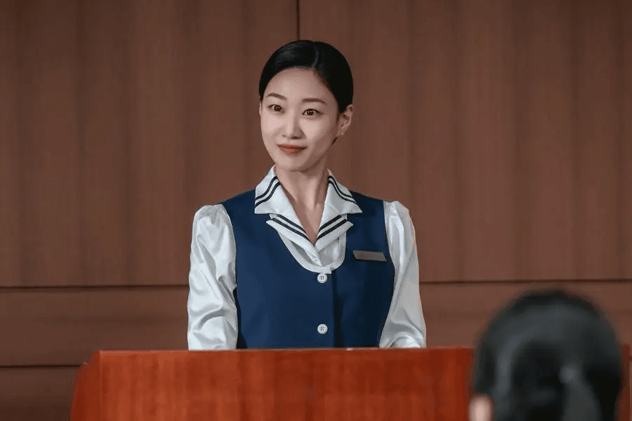 ها يون كيونغ سكرتيرة تحلم بالعيش بثراء وحرية في الدراما الجديدة "الانسة هونغ المتخفية - Undercover Ms. Hong"
