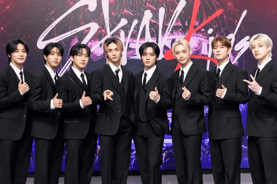 أصبح ألبوم "KARMA" أطول ألبومات فرقة Stray Kids بقاءً على قائمة Billboard 200، بينما حافظت أغنية "DO IT" على مكانها ضمن أفضل 20 أغنية