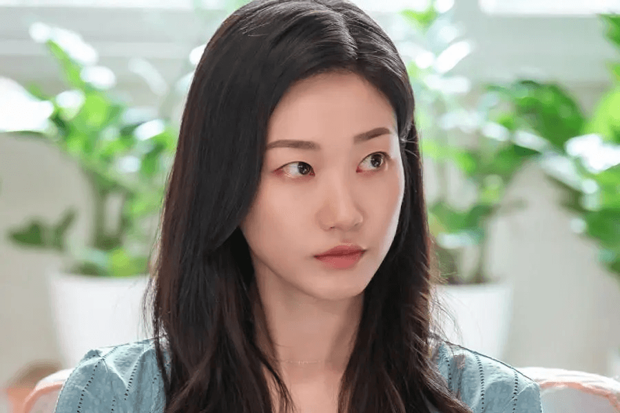 تتحدث ها يون كيونغ عن دورها في مسلسل "الآنسة هونغ المتخفية - Undercover Miss Hong"، وعن الكيمياء التي تجمعها مع زملائها في التمثيل، وعن الطابع المرح الذي يميز المسلسل