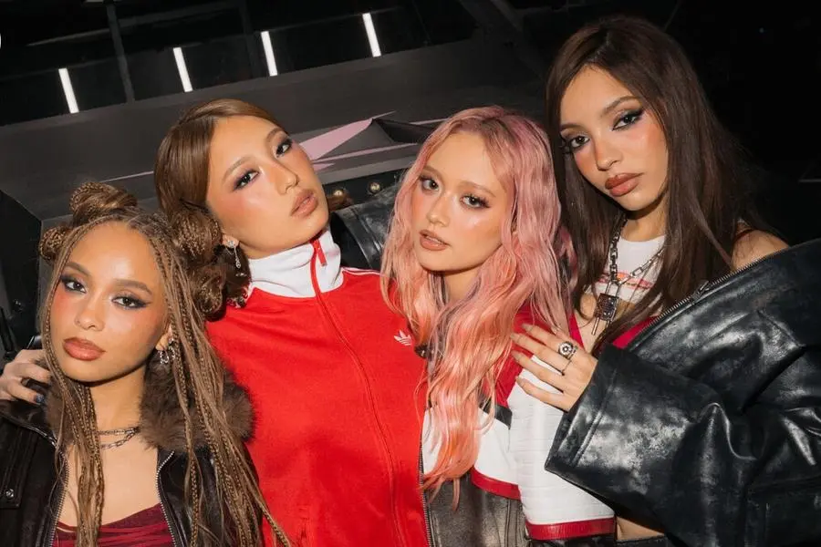 أعلنت GIRLSET عن الاسم الرسمي لقاعدة المعجبين والشعار الذي صممته Kendall