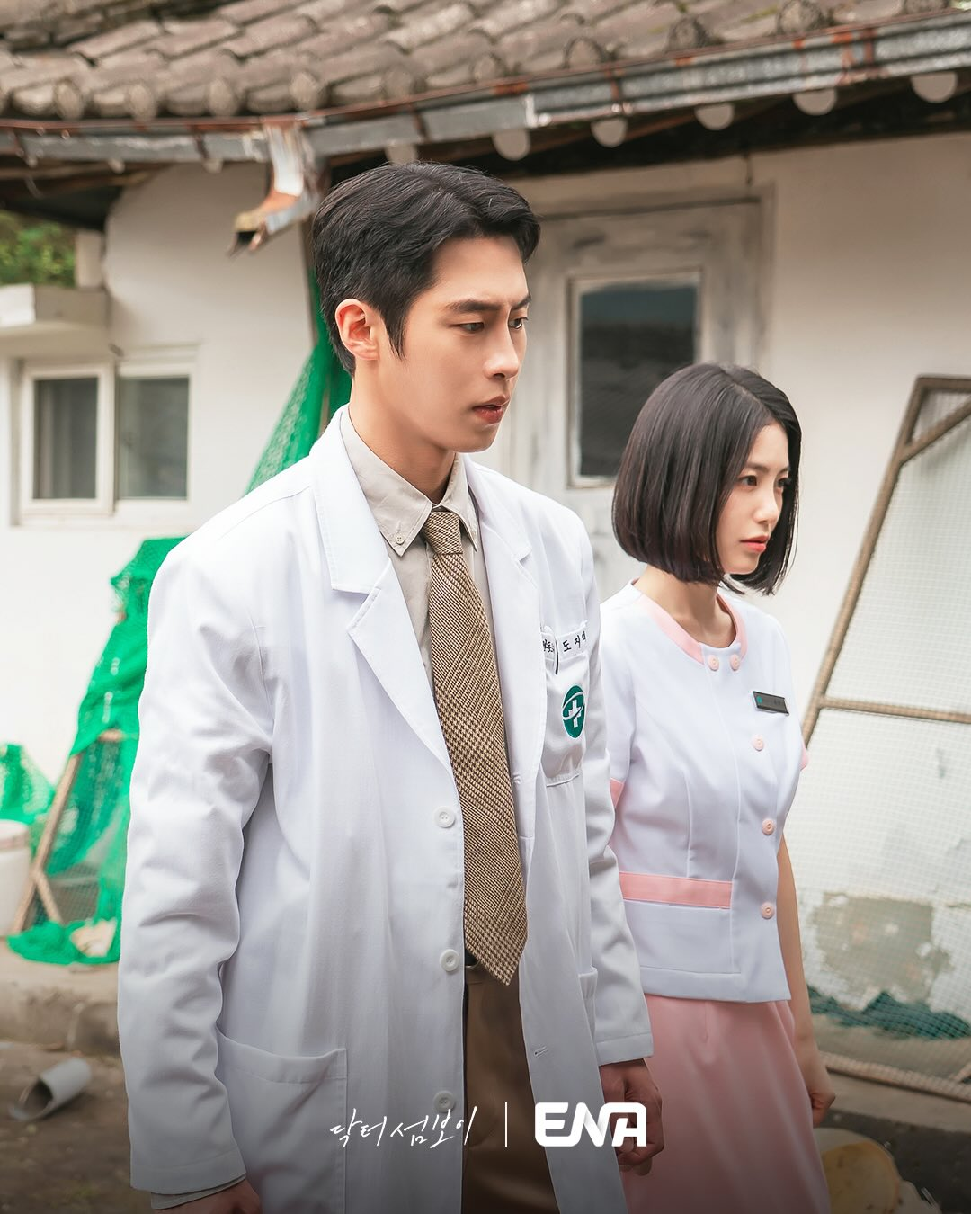 لي جاي ووك و شين يي أون يقومان بزيارات منزلية معًا في مسلسل "طبيب على الحافة - Doctor On The Edge"