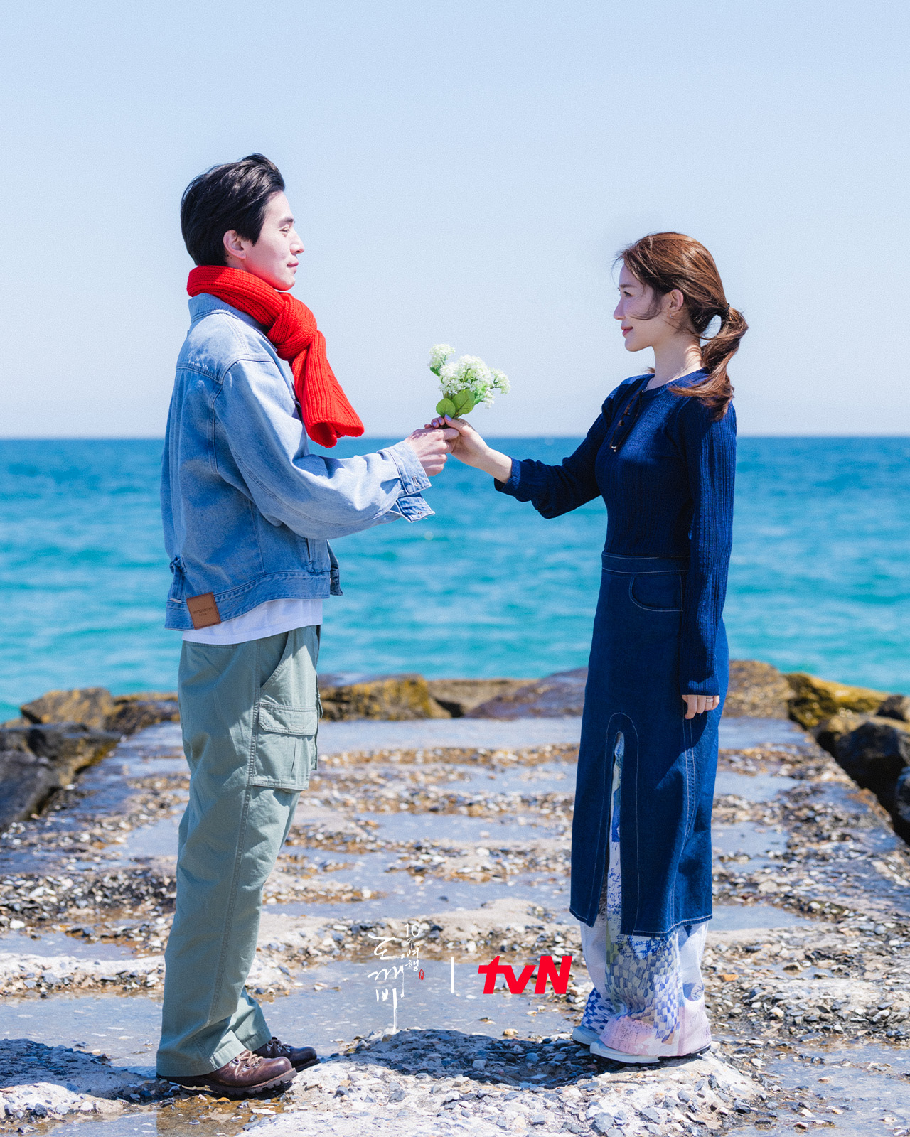 شاهد: طاقم مسلسل "العفريت - Goblin" يجتمعون مجدداً بنفس الكيمياء الفوضوية الدافئة في إعلان تشويقي لرحلة الذكرى العاشرة
