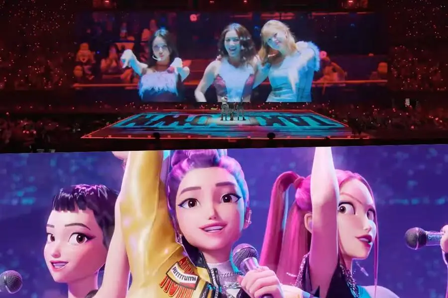 شاهد: عضوات TWICE يغنين أغنية "TAKEDOWN" مباشرة في الفيديو الموسيقي الرسمي لـ "KPop Demon Hunters"