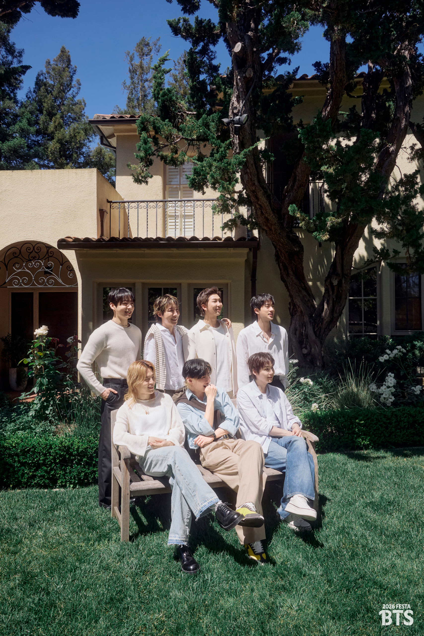فرقة BTS تطلق فعاليات مهرجان FESTA لعام 2026 بصور عائلية رائعة احتفالاً بالذكرى السنوية الـ13 لتأسيسها