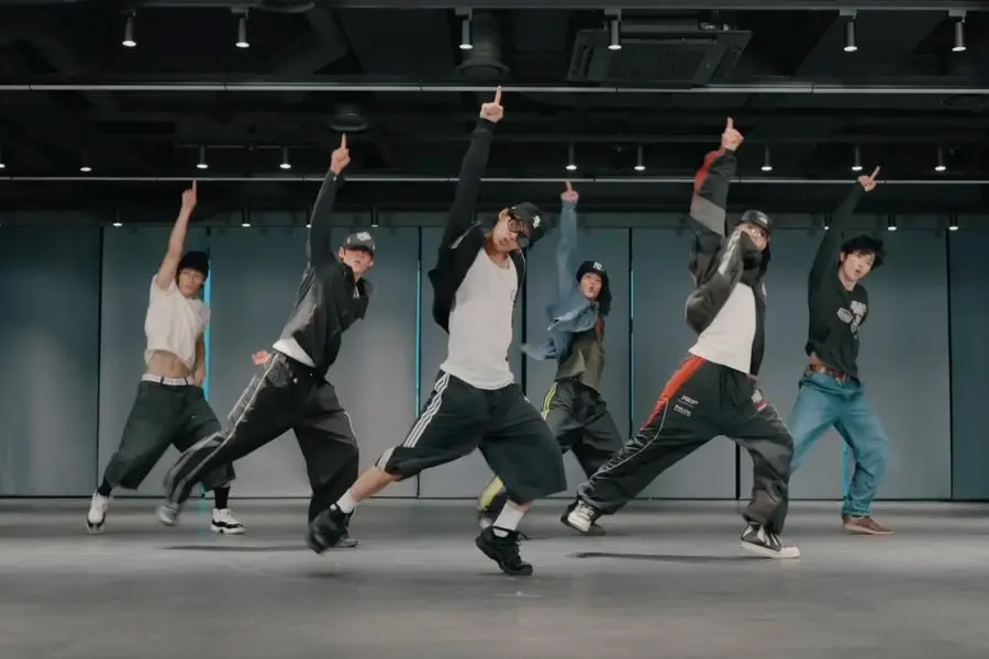 شاهد: فرقة RIIZE تُريك كيف "Do your dance" (تؤدي رقصتك) في فيديو تدريبي مليء بالحيوية