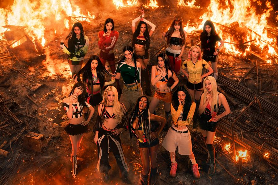 أغنية "ICONIC BY MISTAKE" لـ LE SSERAFIM و ILLIT و KATSEYE تدخل قائمة أفضل 40 أغنية في Billboard Hot 100 وغيرها من قوائم الأغاني
