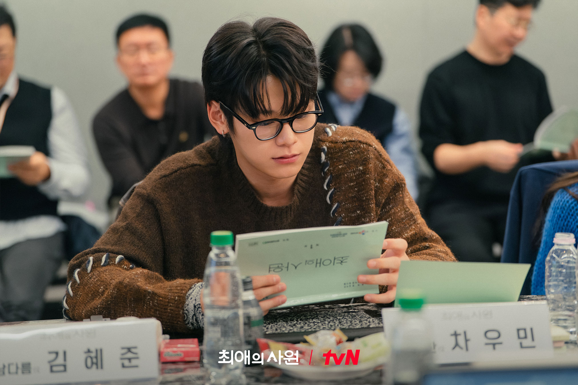 شاهد: الدراما الجديدة "My Bias My Boss" من بطولة كانغ هون و كيم هاي جون و تشا وو مين و يونا من فرقة ITZY تُعلن عن موعد عرضها الأول