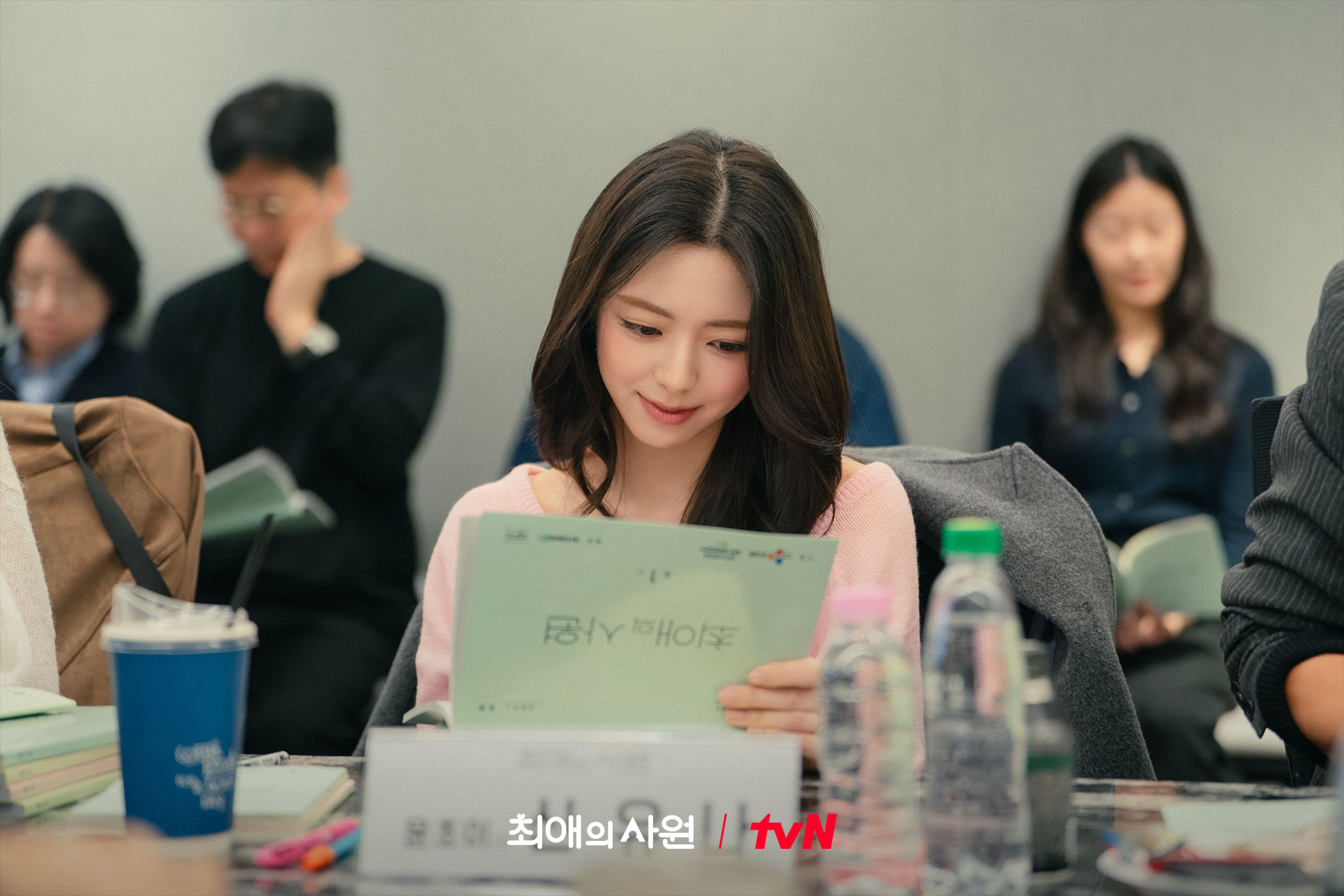 شاهد: الدراما الجديدة "My Bias My Boss" من بطولة كانغ هون و كيم هاي جون و تشا وو مين و يونا من فرقة ITZY تُعلن عن موعد عرضها الأول