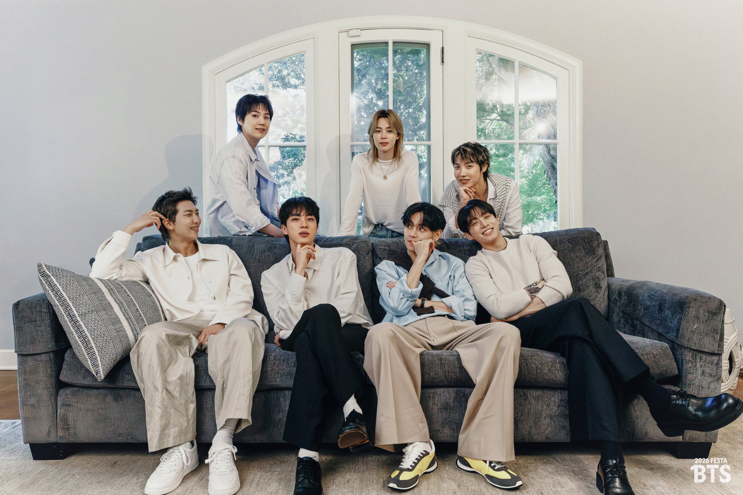 فرقة BTS تطلق فعاليات مهرجان FESTA لعام 2026 بصور عائلية رائعة احتفالاً بالذكرى السنوية الـ13 لتأسيسها