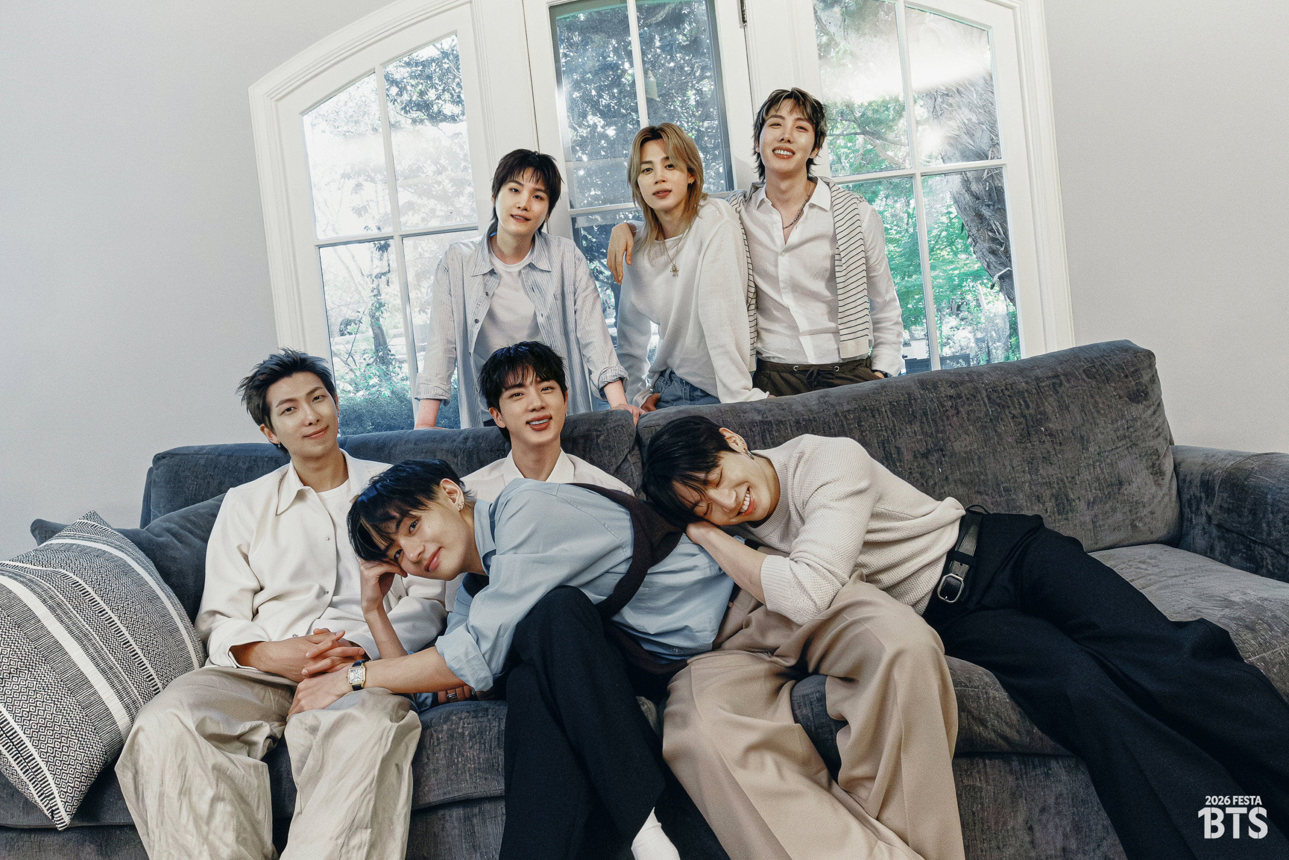 فرقة BTS تطلق فعاليات مهرجان FESTA لعام 2026 بصور عائلية رائعة احتفالاً بالذكرى السنوية الـ13 لتأسيسها