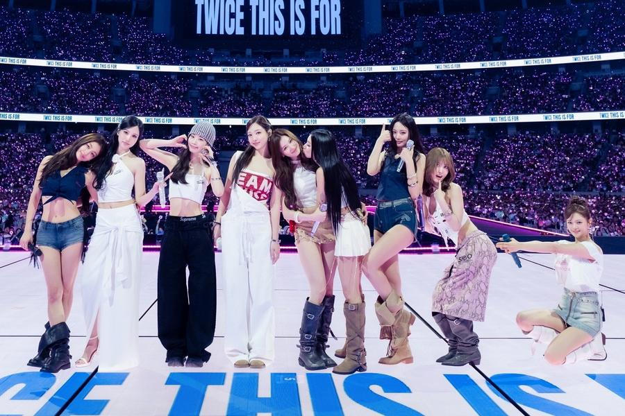فرقة TWICE تحصل على شهادات بلاتينية ثلاثية ومزدوجة جديدة من جمعية صناعة التسجيلات اليابانية (RIAJ) عن بث أغانيها في اليابان