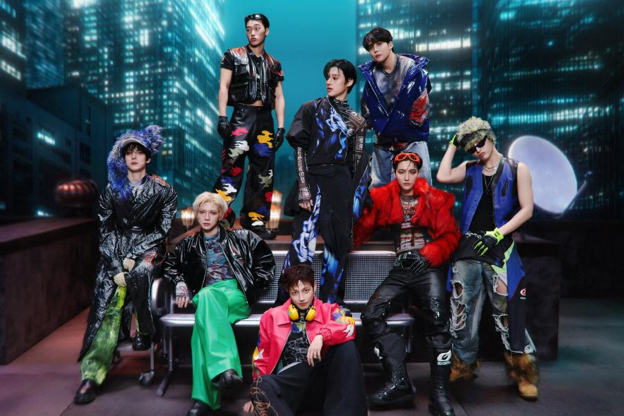 فرقة ATEEZ تعود إلى برنامج "The Kelly Clarkson Show" لتقديم أغنية "BAD"