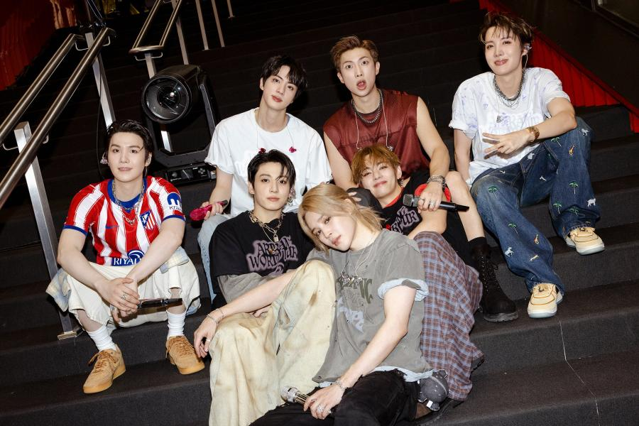 أصبح ألبوم "ARIRANG" لفرقة BTS أول ألبوم لفنان كوري يقضي 12 أسبوعًا ضمن قائمة أفضل 10 ألبومات في تصنيف Billboard 200