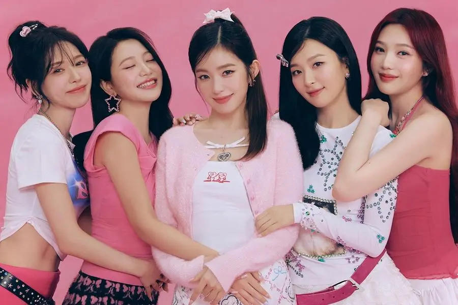 شاهد: فرقة Red Velvet تعلن عن موعد عودتها مع العرض التشويقي الأول لأغنية "Velvet Summer"