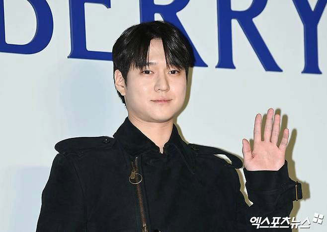 التحول الجذري لجو كيونغ بيو يصدم المعجبين: نجم مسلسل "Reply 1988" يبدو غير قابل للتعرف عليه التحول الجذري لجو كيونغ بيو يصدم المعجبين: نجم مسلسل "Reply 1988" يبدو غير قابل للتعرف عليه