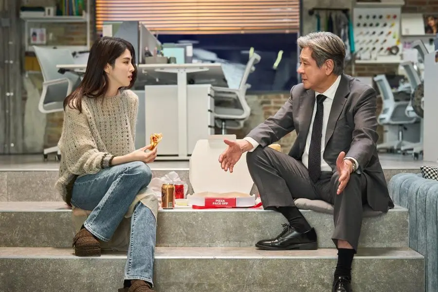 تشوي مين شيك و هان سو هي يجدان نفسيهما يتنقلان في الحياة المكتبية معًا في فيلم "The Intern"