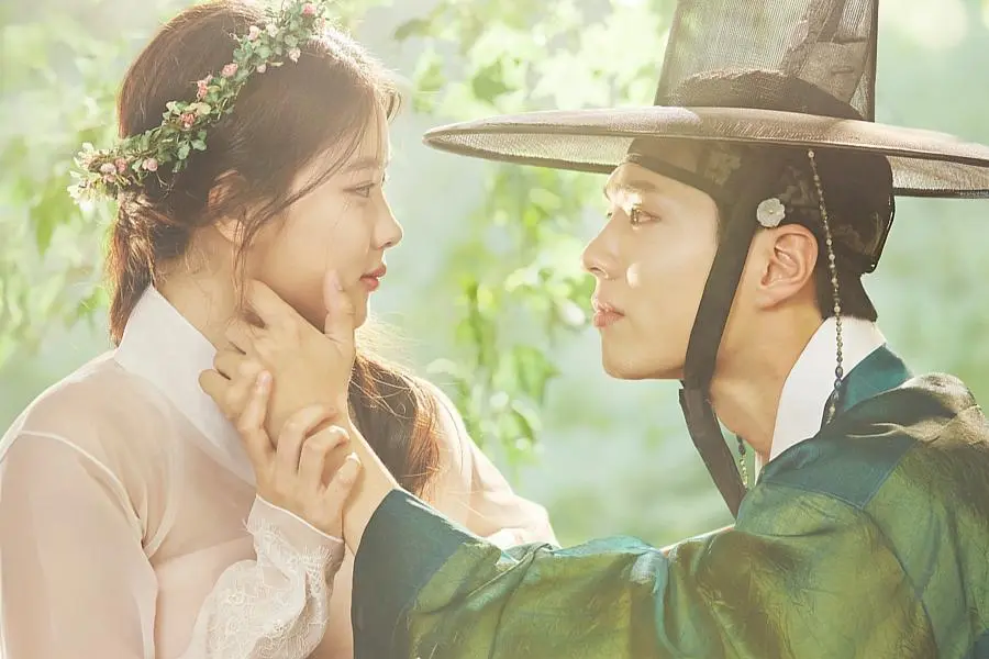 يحتفل مسلسل "الحب في ضوء القمر - Love In The Moonlight" بالذكرى السنوية العاشرة يحتفل مسلسل "الحب في ضوء القمر - Love In The Moonlight" بالذكرى السنوية العاشرة