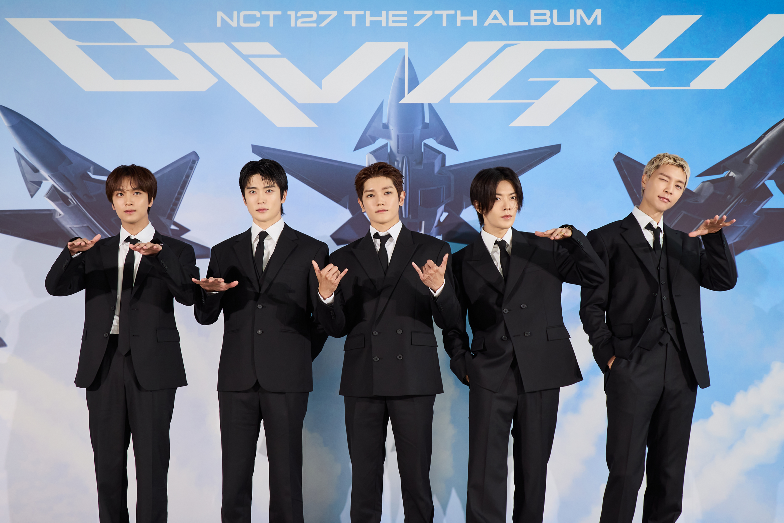 حصري: فرقة NCT 127 تتحدث عن الذكرى السنوية العاشرة، وكيف تغيرت، والجولة العالمية، والمزيد في المؤتمر الصحفي لأغنية "BLINGY"