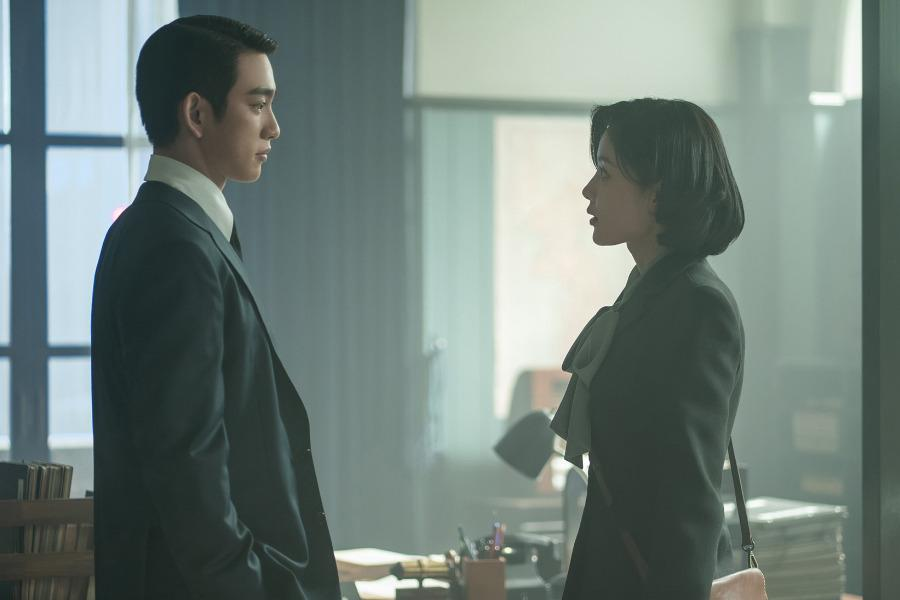 بارك جين يونغ من فرقة GOT7 يشك في كيم يو جونغ في الدراما الجديدة "100 يوم من الخداع - Hundred Days Of Deception"