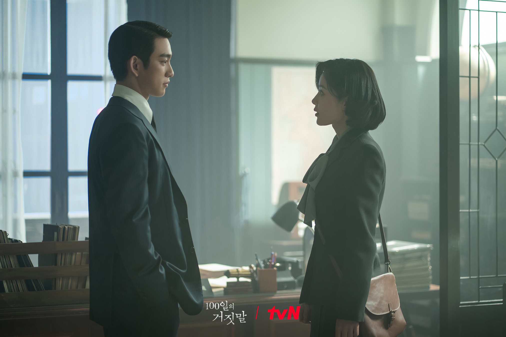 بارك جين يونغ من فرقة GOT7 يشك في كيم يو جونغ في الدراما الجديدة "100 يوم من الخداع - Hundred Days Of Deception"
