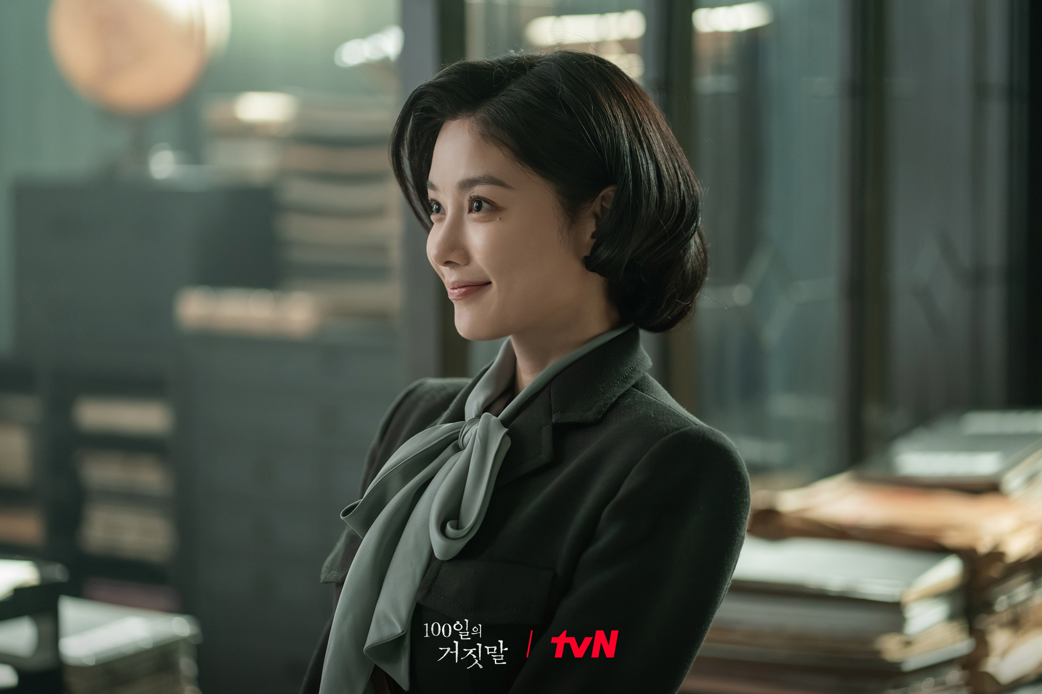بارك جين يونغ من فرقة GOT7 يشك في كيم يو جونغ في الدراما الجديدة "100 يوم من الخداع - Hundred Days Of Deception"